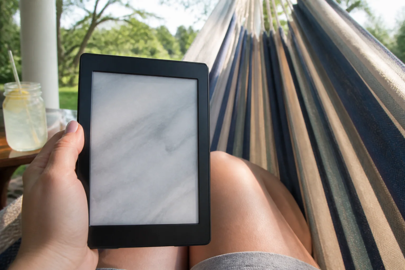 E-Reader vs Tablet: Why E-Ink Still Wins for Actual Reading